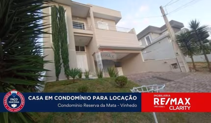 Aluga-se casa com 3 suítes no Condomínio Reserva da Mata