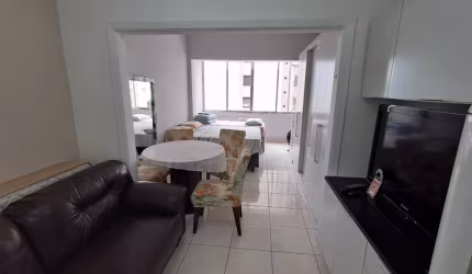 Ampla Sala Living Mobiliada para Alugar 35m² Boqueirão, Santos - SP