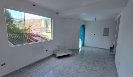 Casa Duplex com Sacada para Alugar, 03 Dorm. Vila Votorua, São Vicente SP