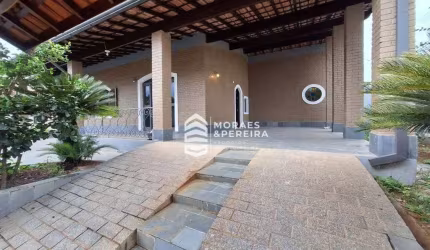 Casa com 3 dormitórios para alugar, 225 m² por R$ 3.534,20/mês - Santana - Pindamonhangaba/SP