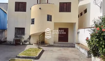 Sobrado com 4 dormitórios, 208 m² - venda por R$ 599.000,00 ou aluguel por R$ 5.000,00/mês - São Benedito - Pindamonhangaba/SP