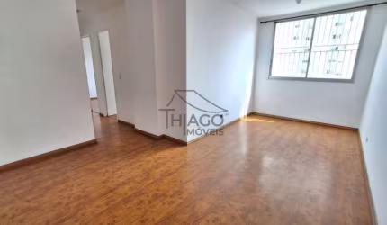 Apartamento lindo e amplo de 2 dormitórios, cozinha com armarios, uma vaga de garagem, condominio c