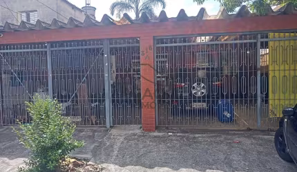 Casa térrea em Itaquera à venda, de 300m², com 3 dormitórios, sendo 1 suíte, com fácil acesso ao Me