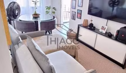 Apartamento lindo e todo mobiliador, de um dormitório, sala com sacada, vaga coberta e livre à vend