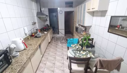 Excelente , espaçoso e aconchegante sobrado à venda, no bairro parque Independência, situado na zon