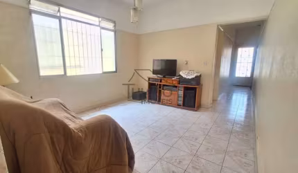 Casa Térrea de dois dormitórios, duas vagas de garagem, casa de vila fechada com portão à venda em
