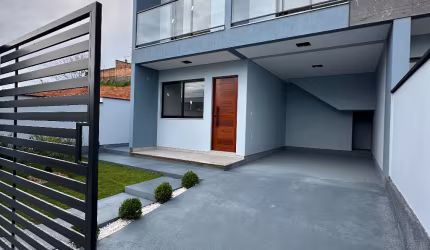 Sobrado com 3 quartos sendo 1 suíte garagem coberta