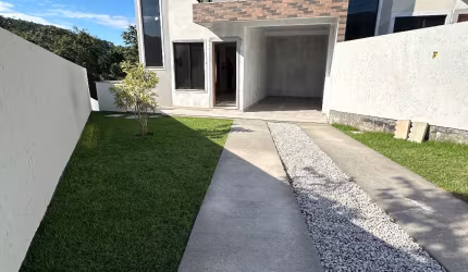 Sobrado com terreno na lateral com 3 quartos 1 suíte
