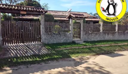 Casa com 3 quartos à venda em Iguabinha, Araruama  por R$ 360.000