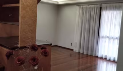 Ampla casa à venda com 353 m2 no Bairro Petrópolis
