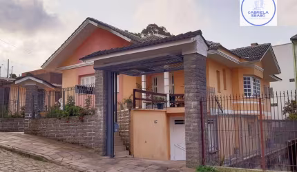 Excelente casa localizado no Bairro Ana Rech em Caxias do Sul.
