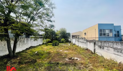 Terreno em ótima localização no Hauer