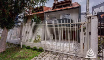Sobrado a venda no Água Verde, 5 dormitórios, 4 vagas de garagem, Rua Dom Pedro I