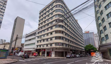 Apartamento a venda no Centro de Curitiba, 3 dormitório, andar alto, elevador