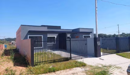 Casa a venda no bairro Estados, Fazenda Rio Grande, 2 dormitórios, 2 vagas de garagem, com quintal