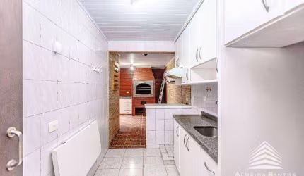 Casa a venda no Alto Boqueirão, 3 dormitórios, 2 vagas de garagem,