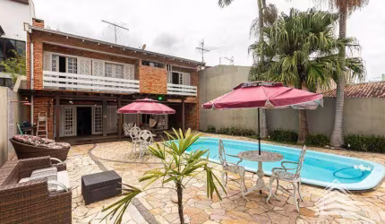 Casa a venda no Rebouças, 4 dormitórios, 3 suítes, 4 vagas de garagem, quintal com piscina, varanda gourmet