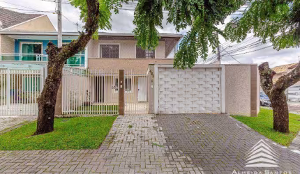 Casa à venda no Uberaba, 5 quartos sendo 2 suítes, 4 vagas de garagem