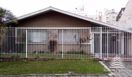 Casa a venda Água Verde, 4 dormitórios, 2 suítes, 5 vagas de garagem