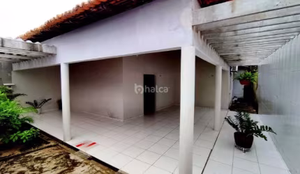 Casa Residencial à venda, no bairro Monte Castelo, Teresina/PI