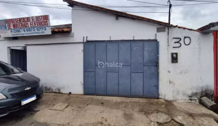 Casa à venda, no bairro Cristo Rei, Teresina/PI