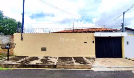 Casa Residencial à venda, no bairro São Cristóvão, Teresina/PI