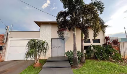 CASA COM SALÃO COMERCIAL NA AVENIDA PRINCIPAL