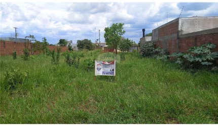 Terreno 250m² a venda no Bairro Morada dos Deuses a 01 quadra da avenida principal