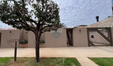 'Casa com piscina área gourmet e 3 suítes'