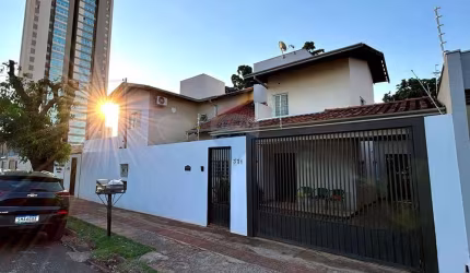 Sobrado com 2 Suítes a 50m da Av. Arthur Jorge
