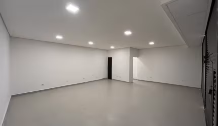 Loja comercial com 60m² na melhor rua da Liberdade.