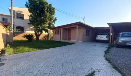 Casa com amplo terreno a venda na Ponte do Imaruim.