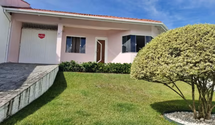 Casa com terreno grande e piscina no bairro Jardim AtânticoCapoeiras – Florianópolis!