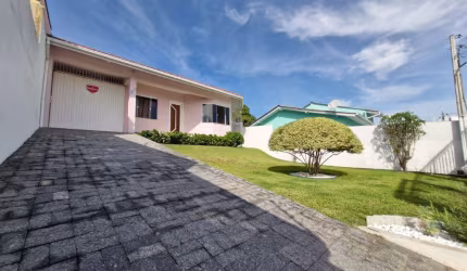 Casa com terreno grande e piscina no bairro Jardim AtânticoCapoeiras – Florianópolis!