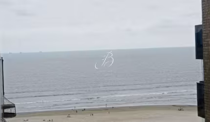 Cobertura de 02 dormitórios com vista para o mar a venda em Santos-Pompeia.