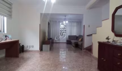Casa tipo sobrado de 03 dormitórios a venda em Santos no bairro Encruzilhada.