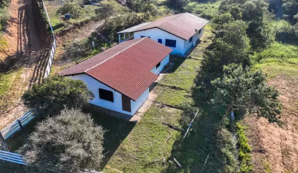 Barbada! Sitio pronto para morar, 300 m2 construídos ótima localização - área 4000 m2