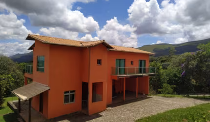 Casa a venda em condomínio fechado