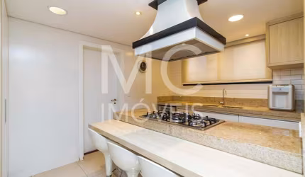 Apartamento com 233.0 m², à venda no bairro Água Verde.
