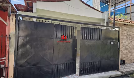 Casa para Venda em Manaus, Petrópolis, 2 dormitórios, 2 suítes, 2 banheiros, 1 vaga