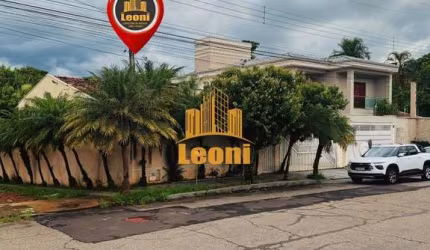 Casa localizada em região nobre com 3 quartos sendo 1 suíte + piscina