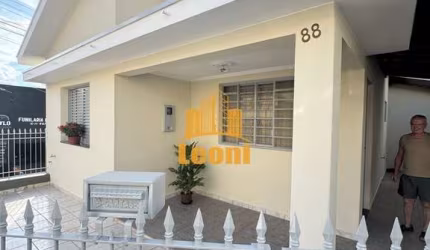 Casa 2 quartos com 2 vagas de garagem a 300 metros da Santa Casa na Vila Conrado