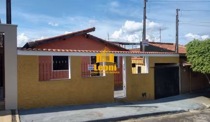 Casa 2 quartos com 2 banheiros, sala grande  com terreno inteiro de 250 m2