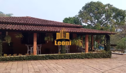 Excelente chácara a venda com 4 casas + piscina + churrasqueira