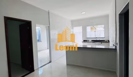 Casa nova 3 quartos com 1 suíte, apenas 1 km do centro da cidade