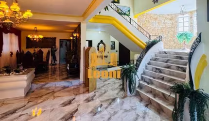 Mansão 4 suítes, 5 salas, 6 vagas de garagem  estilo colonial única na cidade