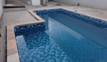 Casa com piscina próximo ao Roldão