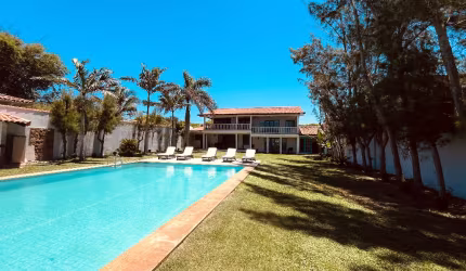 Venda/ Casa Pé na Areia com vista deslumbrante na Marina de Búzios.