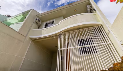 Casa com 3 quartos à venda na Travessa Edgar Souza, 21, Guabirotuba, Curitiba por R$ 549.000