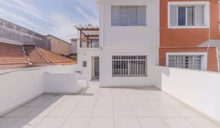 Agradável sobrado para venda com 3 quartos, sendo 1 suíte, 145m²